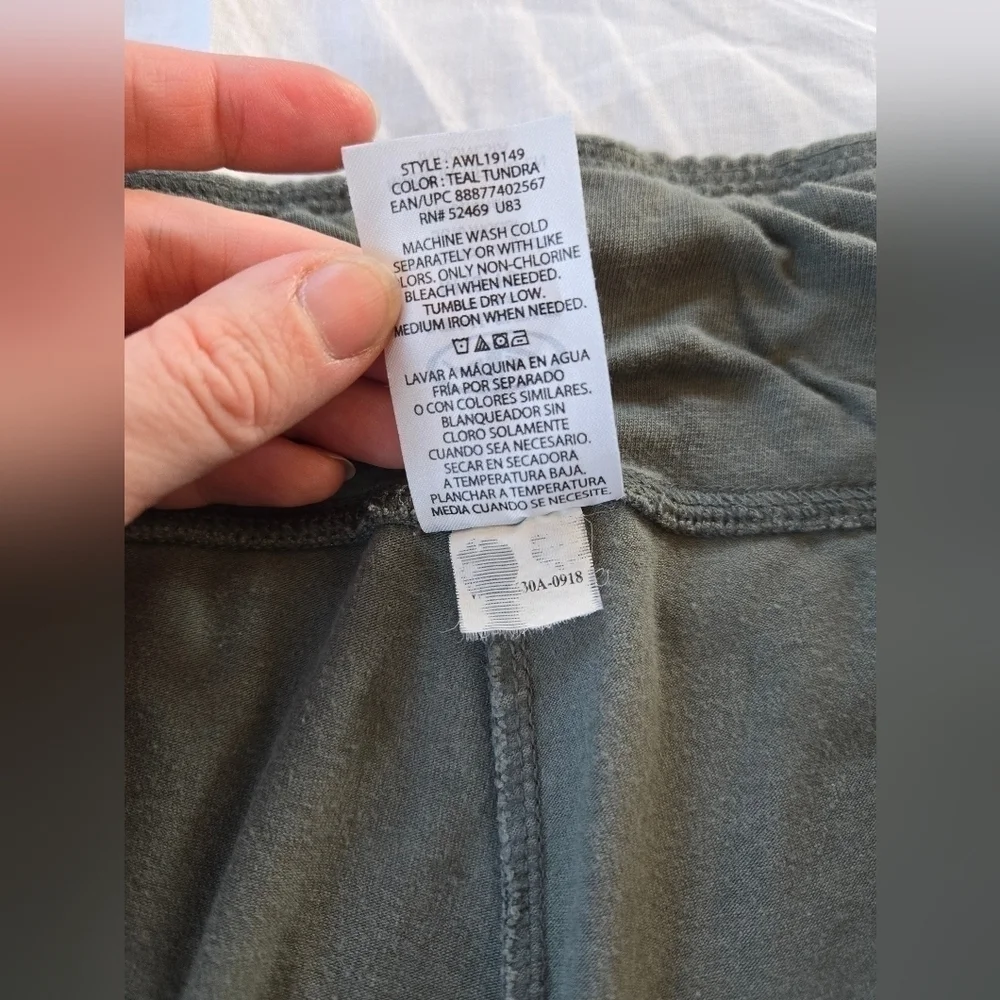 Athletic Works army green drawstring lounge Capri M (8-10) - Picture 5 of 6